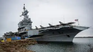 Figaro: Франция не отправляла авианосец «Шарль де Голль» в Средиземноморье