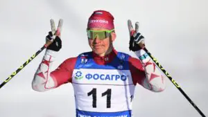 Лыжник Александр Большунов выиграл спринт на чемпионате России в Южно-Сахалинске