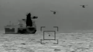 Макрон опубликовал видео захвата танкера, якобы связанного с Россией