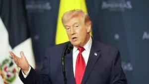 Трамп заявил, что в разговоре с Путиным участвовало много человек с обеих сторон