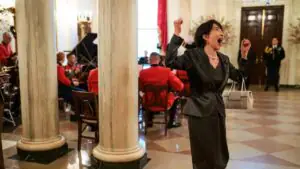 В Японии разгорелся скандал из-за фото Такаити на встрече с Трампом в США