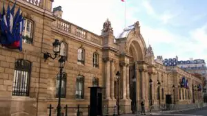 Politico: команда Макрона покидает Елисейский дворец на фоне конца президентства