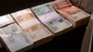 РИА Новости: Салихов считает, что к концу года рубль ослабнет до 85 87 рублей