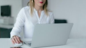 Hh.ru: 17% россиян готовы к собеседованию с нейросетью без участия рекрутера