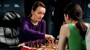 Лагно и Горячкина потеряли шансы на победу в шахматном турнире претенденток