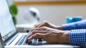 РИА Новости: больше всего бонусов сотрудникам предлагают в сфере ИТ-технологий