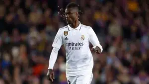 Камавинга извинился за удаление в ответном матче ЛЧ против «Баварии»