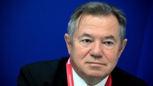 Глазьев: представители российских регионов еженедельно ездят в Минск