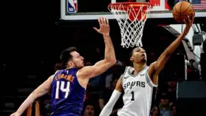 Вембаньяма досрочно завершил матч после удара лицом о паркет