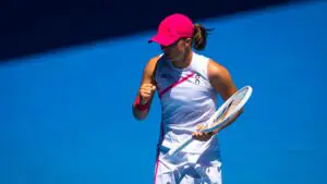 Швентек обыграла Зигемунд и вышла в четвертьфинал турнира в Штутгарте