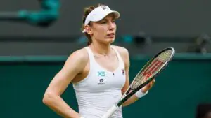 Россиянка Александрова снялась с турнира WTA 1000 в Мадриде из-за травмы спины