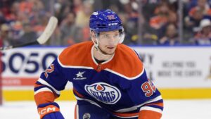 Два паса Подколзина помогли «Эдмонтону» победить в плей-офф НХЛ с «Анахаймом»