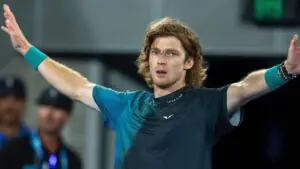 Российский теннисист Рублев вышел во второй круг турнира ATP 500 в Барселоне