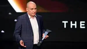 Разин посадил журналиста на пресс-конференции рядом с собой и раскритиковал его