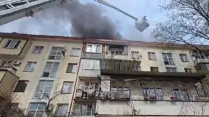 В Махачкале потушили пожар в многоквартирном доме