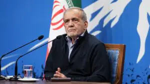 Пезешкиан вступился за папу Льва XIV после критики со стороны Трампа