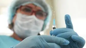 РИА Новости: расширение применения новой вакцины от рака будет поэтапным