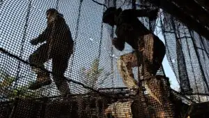 В Николаеве заметили 2 военных автобуса с надписью «груз-200» после удара по ВСУ