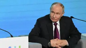 Путин: в ближайшем будущем будет трудно определить, человек или ИИ ведет авто