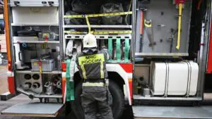 В Нальчике пожар на кровле коммерческого здания локализовали на 400 квадратах