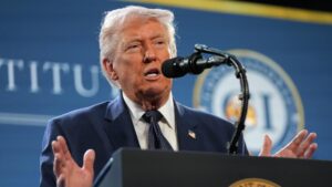 Трамп заявил, что верит в силу диалога, говоря о взаимодействии с Путиным