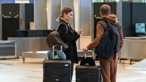 ФАС указала на недопустимость роста цен в кафе во время ограничений в аэропортах