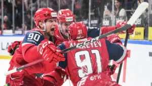 «Локомотив» обыграл «Спартак» и вышел в 1/4 финала плей-офф КХЛ