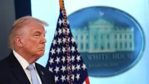 Трамп: США заблокировали Ормуз, чтобы вернуть Тегеран за стол переговоров