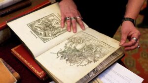 Во Всемирный день книги эксперты развеяли миф об энергетике старинных изданий