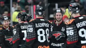 «Авангард» обыграл ЦСКА и увеличил отрыв в серии второго раунда плей-офф КХЛ