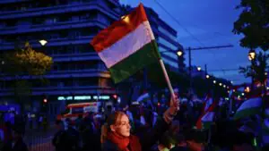 Сторонники венгерской оппозиции собрались в Будапеште в ожидании итогов выборов