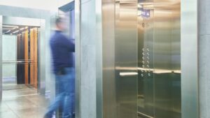 Гарбузов: Щербинский лифтостроительный завод выпустил 257 тыс лифтов за 83 года