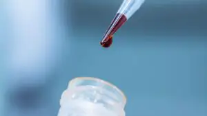 В БФУ создали магнитный очиститель воды, впитывающий промышленные красители