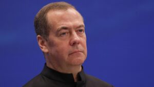 Медведев усомнился, что США впрягутся за Европу в случае конфликта с Россией