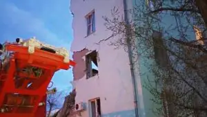 В Сызрани частные дома и общественные здания получили повреждения при атаке БПЛА