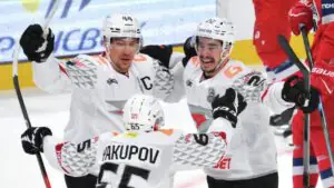 «Авангард» одержал вторую победу над «Локомотивом» в полуфинале Кубка Гагарина