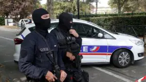 Полицейские в Париже задержали 35 человек в вечер финала Кубка Франции