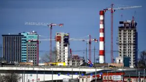 Росстат: ввод жилья в России в январе-апреле снизился на 24%