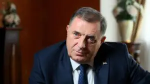 Додик сравнил подавшего в отставку Кристиана Шмидта с баварской булкой