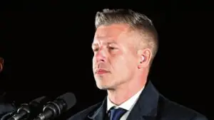 Politico: нежелание Мадьяра спешить с одобрением Украины дорого ему обходится