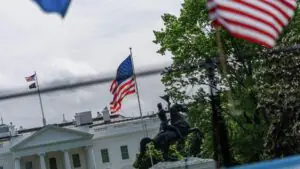 Посольство в США поддерживает постоянный контакт с Ивиным и Ольшанским
