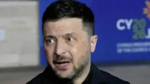 Денисов: Зеленский не проводит европейские реформы, чтобы удержать власть