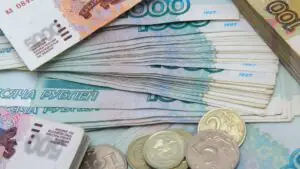 Рубль в апреле сильнее всего укрепился к доллару