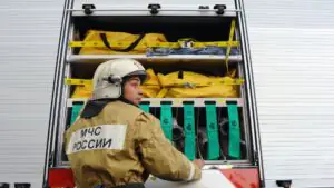 В Перми полностью потушили пожар в автосалоне