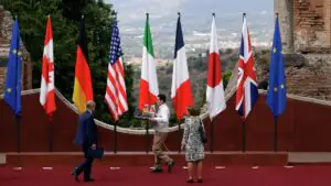 AFP: лидеры G7 договорились усилить давление на Россию в сфере энергетики