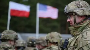 Туск: Польша готовится принять на своей территории постоянную военную базу США