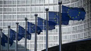 Politico: ЕС может отменить статус беженцев для украинцев призывного возраста