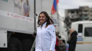 РИА Новости: врачи Росгвардии оказывают экстренную помощь жителям в зоне СВО