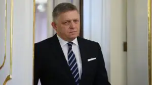 Фицо призвал ЕС начать диалог с Путиным после взрыва украинского дрона в Румынии