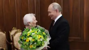 Учительница Путина Гуревич рассказала, что он был своим и во дворе, и в классе